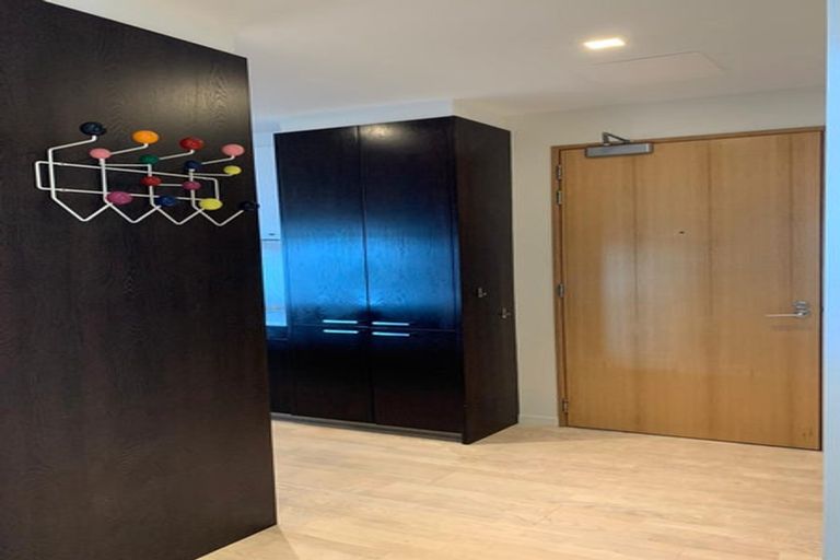 Photo of property in 9 Chews Lane, Wellington Central, Wellington, 6011