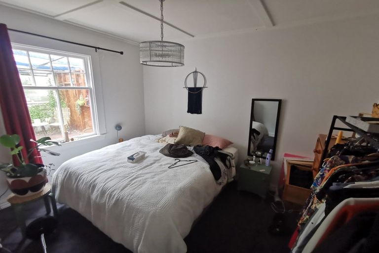 Photo of property in 404 Queens Drive, Lyall Bay, Wellington, 6022