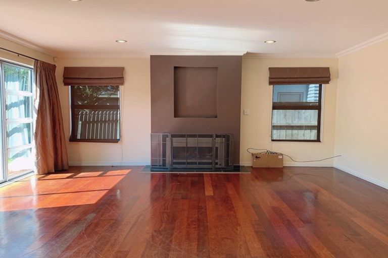 Photo of property in 17 Harrowglen Drive, Northcross, Auckland, 0632