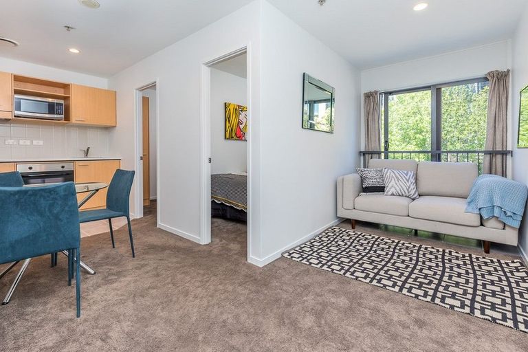 Photo of property in Kiwi On Queen Apartments, 211/421 Queen Street, Auckland Central, Auckland, 1010