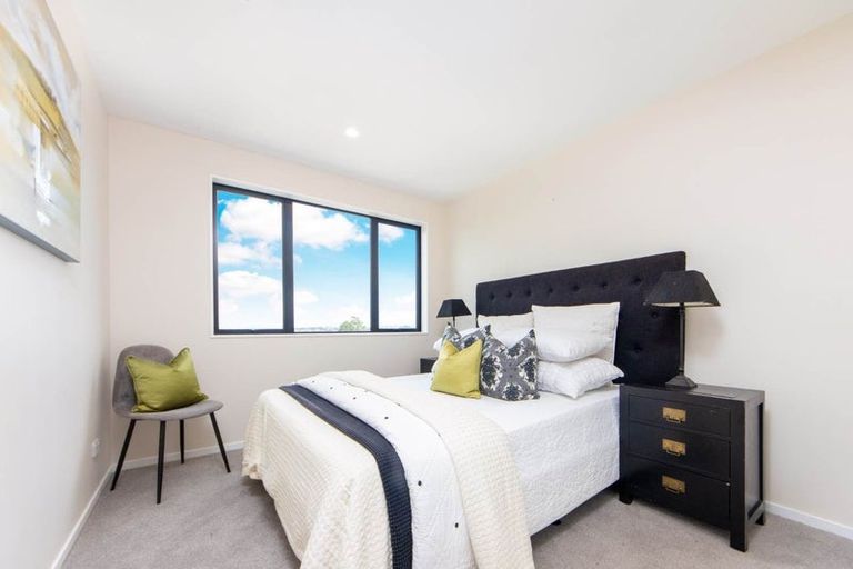 Photo of property in 283a Bucklands Beach Road, Bucklands Beach, Auckland, 2012