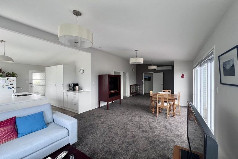 Photo of property in 70a Vipond Road, Stanmore Bay, Whangaparaoa, 0932