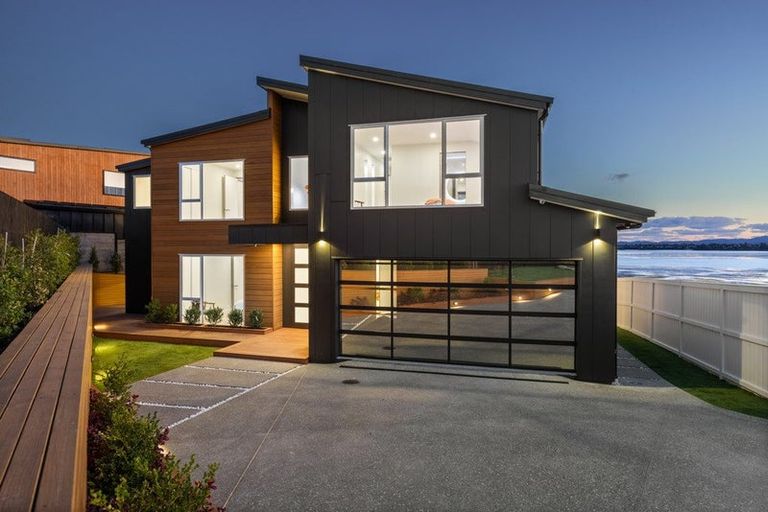 Photo of property in 4 Seawind Way, Hobsonville, Auckland, 0616