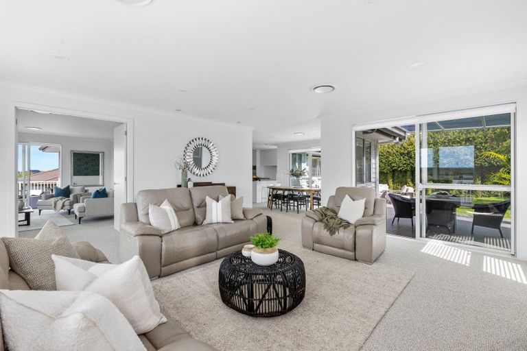 Photo of property in 56 Grovenor Drive, Orewa, 0931