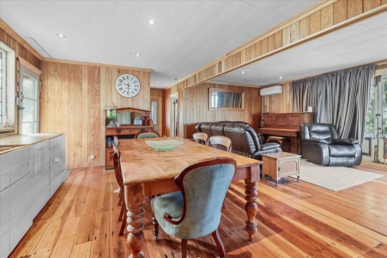 Photo of property in 8 Point Road, Mokau, 4376