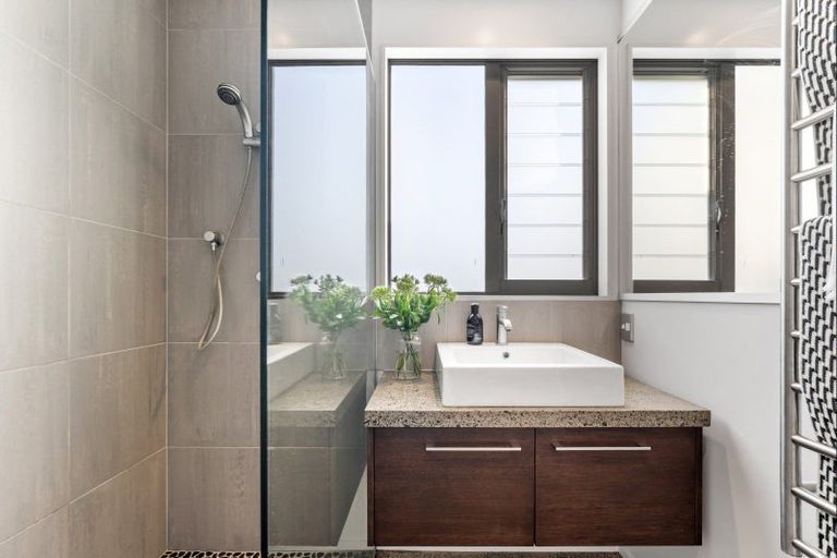 Photo of property in 16 North West Anchorage, Omaha, 0986