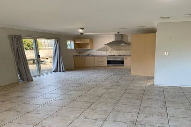 Photo of property in 16 Kauri Glen Road, Northcote, Auckland, 0627