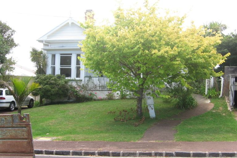 Photo of property in 16 Saint Leonards Road, Devonport, Auckland, 0624