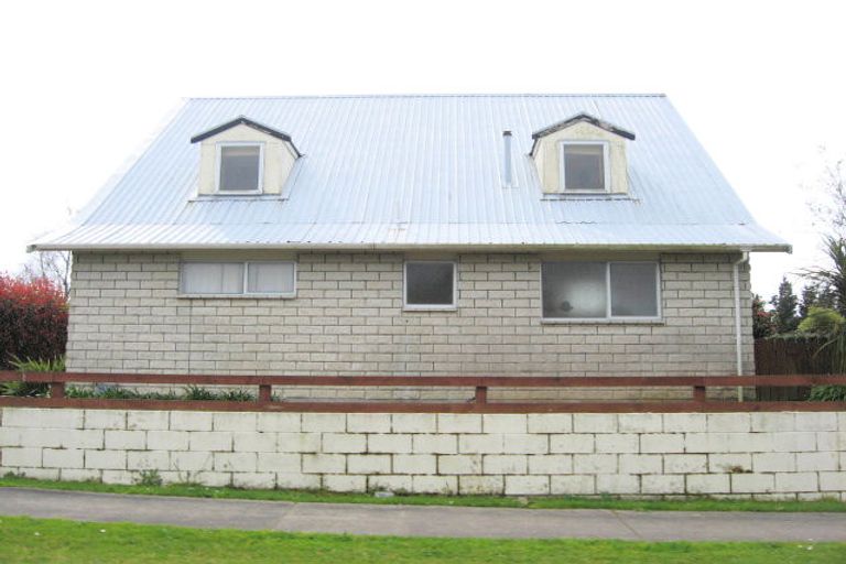 Photo of property in 24 Kowhai Street, Inglewood, 4330