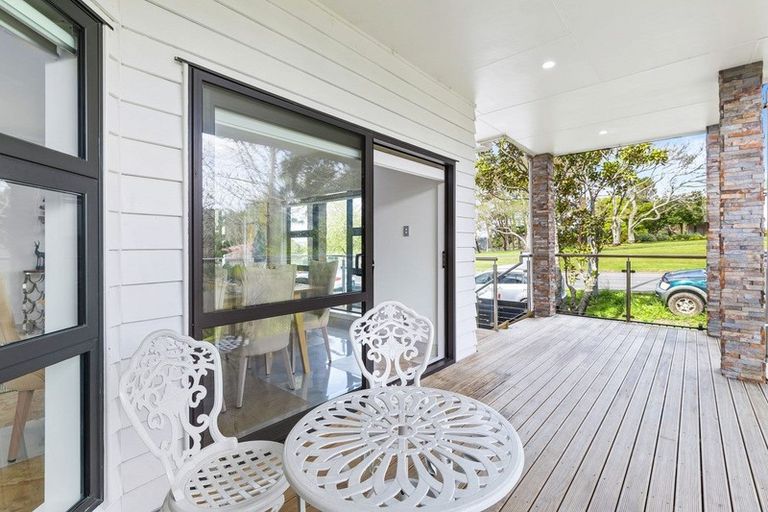 Photo of property in 4225a Great North Road, Glendene, Auckland, 0602