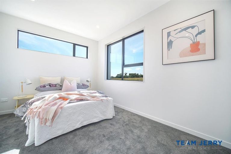 Photo of property in 1 Heketara Way, Massey, Auckland, 0614