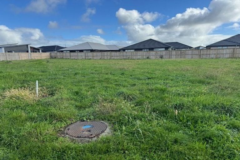 Photo of property in 10 Whata Street, Clarks Beach, 2122