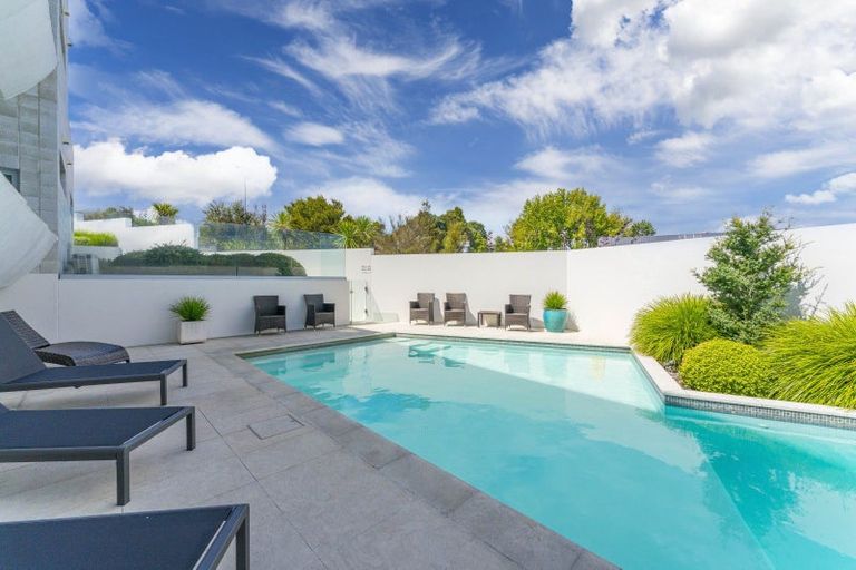 Photo of property in 225 Lake Terrace, Waipahihi, Taupo, 3330