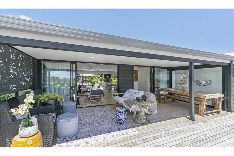 Photo of property in 82 Bay Street, Red Beach, 0932