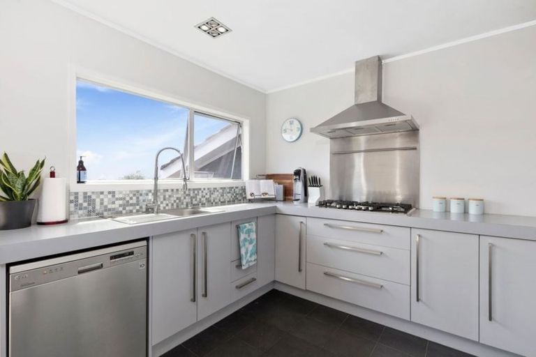 Photo of property in 2/13 Kiri Place, Mairangi Bay, Auckland, 0630