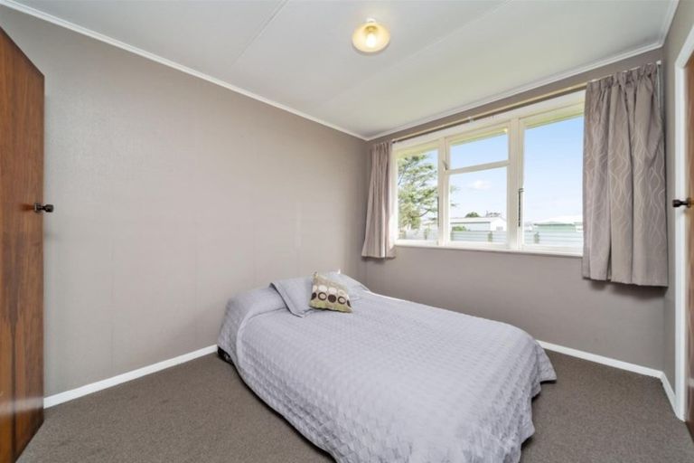Photo of property in 3 Sutton Place, Hawera, 4610