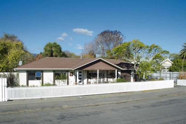 Photo of property in 8 Domain Road, Otaki, 5512