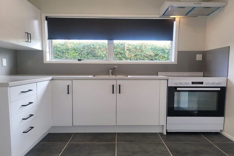 Photo of property in 2/13 Dolbear Street, Titirangi, Auckland, 0604