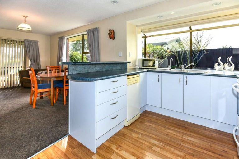 Photo of property in 2/19 Arkwright Place, Halswell, Christchurch, 8025