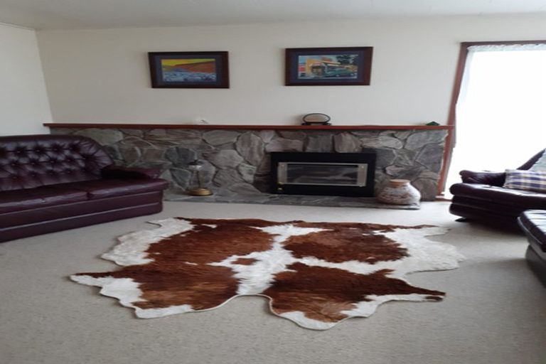 Photo of property in 3 Limbrick Street, Waipawa, 4210