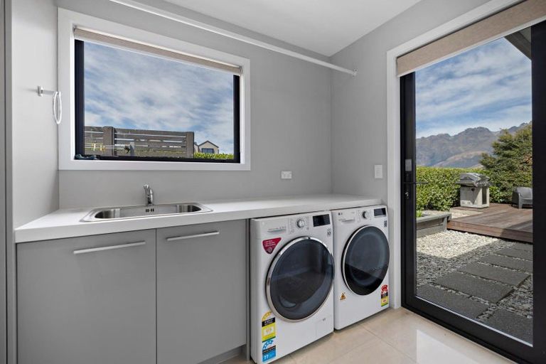 Photo of property in 4 Kinross Lane, Jacks Point, Queenstown, 9371