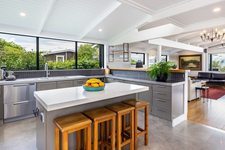 Photo of property in 224 Lake Terrace, Waipahihi, Taupo, 3330