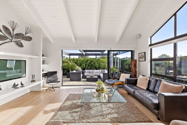 Photo of property in 15 Te Mana Street, Omaha, 0986