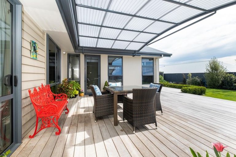 Photo of property in 8 Devine Close, Havelock North, 4130