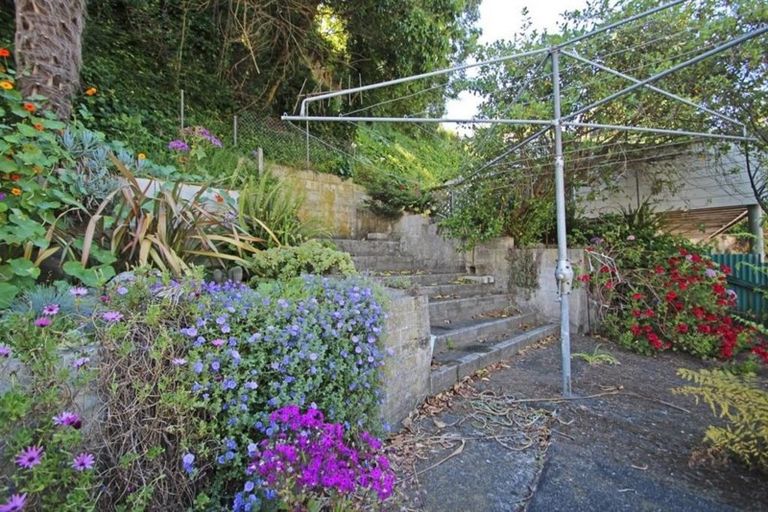 Photo of property in 25 Milton Road, Bluff Hill, Napier, 4110