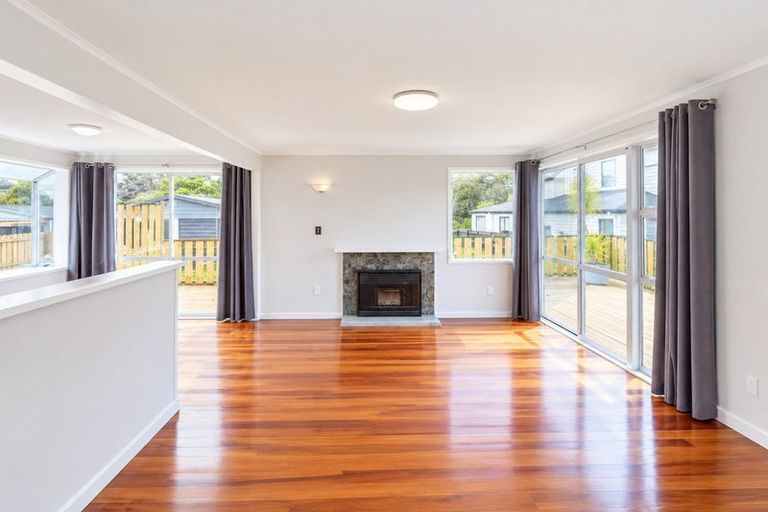 Photo of property in 97 Riverpark Crescent, Henderson, Auckland, 0610