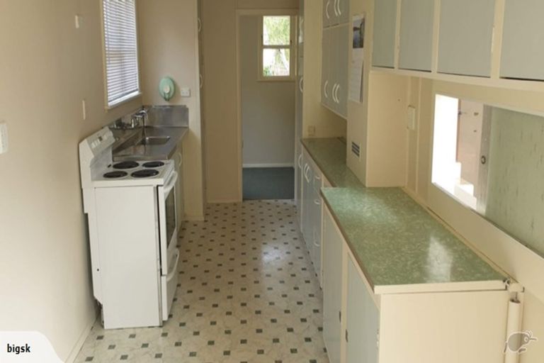 Photo of property in 198 Whites Line East, Waiwhetu, Lower Hutt, 5010