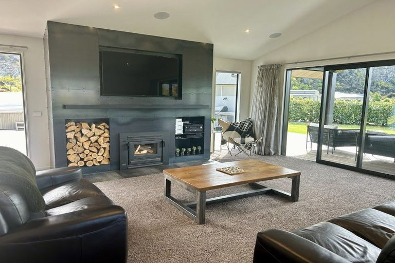 Photo of property in 5 Old Racecourse Road, Albert Town, Wanaka, 9305