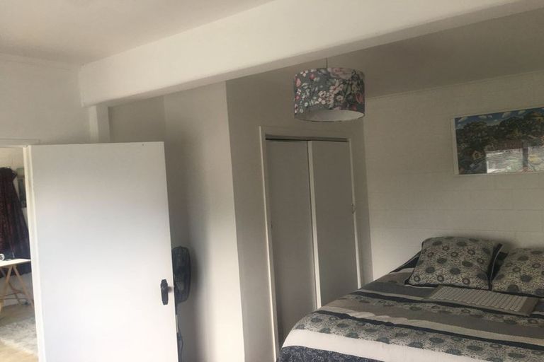 Photo of property in 20 Browns Bay Road, Rothesay Bay, Auckland, 0630