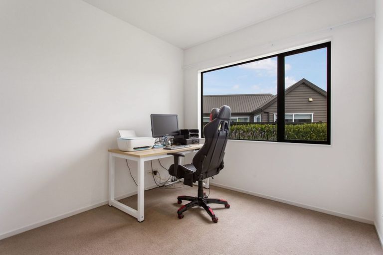 Photo of property in 11 Parachute Crescent, Papakura, 2110