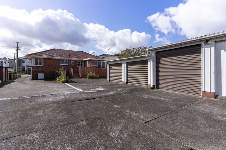 Photo of property in 10 Mccullough Avenue, Papatoetoe, Auckland, 2025