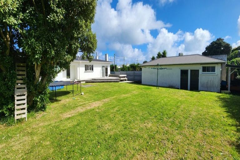 Photo of property in 43 Fox Street, Opunake, 4616
