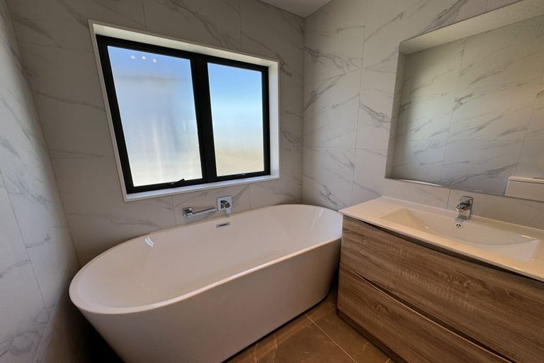 Photo of property in 22c Toru Street, Te Atatu Peninsula, Auckland, 0610