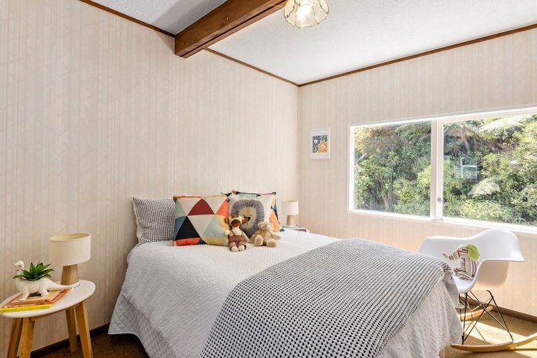 Photo of property in 40 Glanmire Road, Newlands, Wellington, 6037