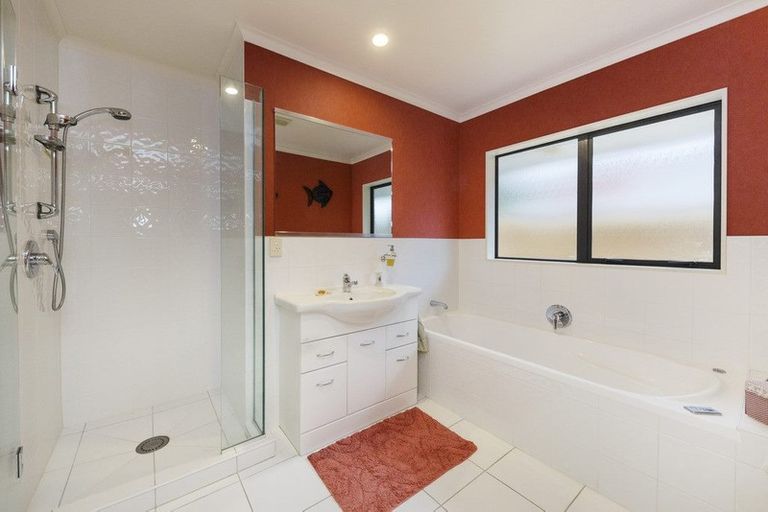 Photo of property in 5 Pastoral Lane, Hokowhitu, Palmerston North, 4410