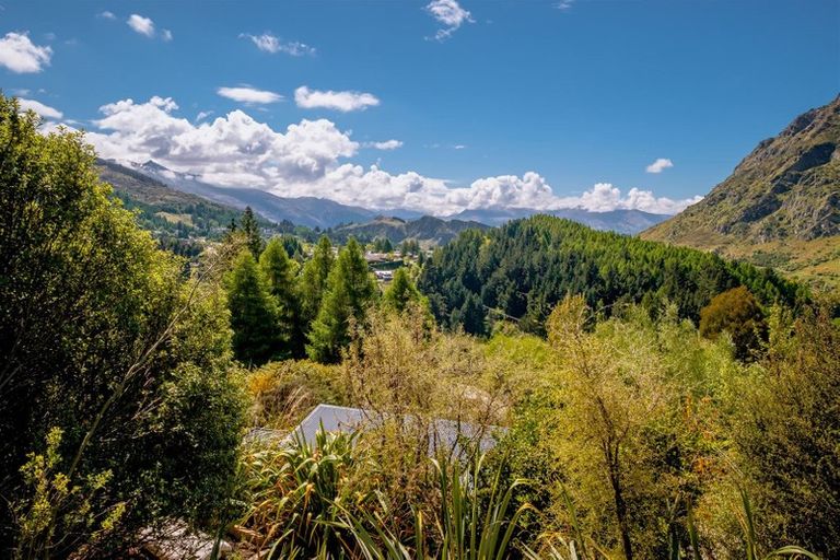 Photo of property in 2 Arthurs Track, Arthurs Point, Queenstown, 9371