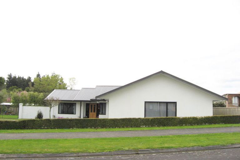 Photo of property in 20 Kowhai Street, Inglewood, 4330