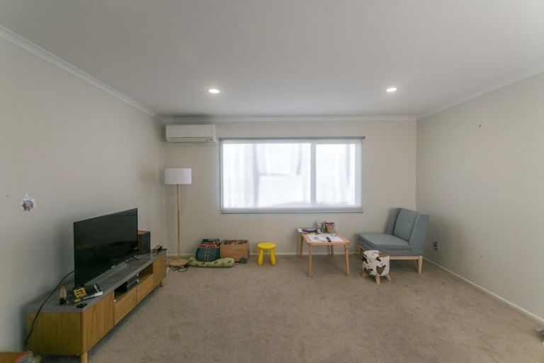 Photo of property in 9a Netherlands Avenue, Kelston, Auckland, 0602