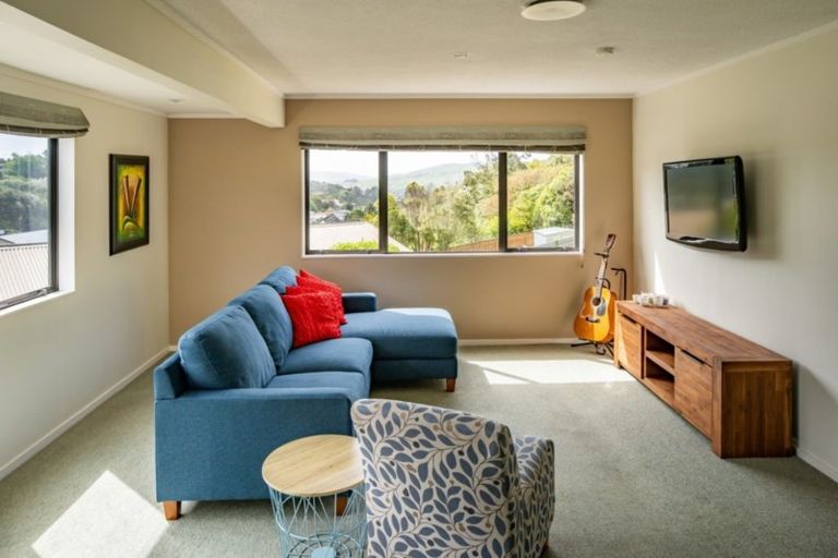 Photo of property in 72 Omapere Street, Whitby, Porirua, 5024