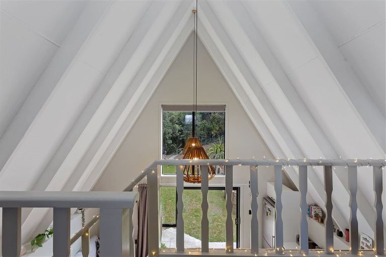 Photo of property in 1101 Dyers Pass Road, Governors Bay, Lyttelton, 8971