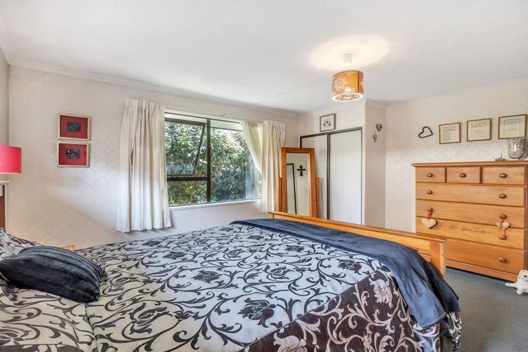 Photo of property in 2/56 Aorangi Road, Bryndwr, Christchurch, 8053