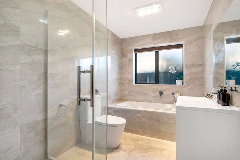 Photo of property in 8 Pakaraka Drive, Papakura, 2110