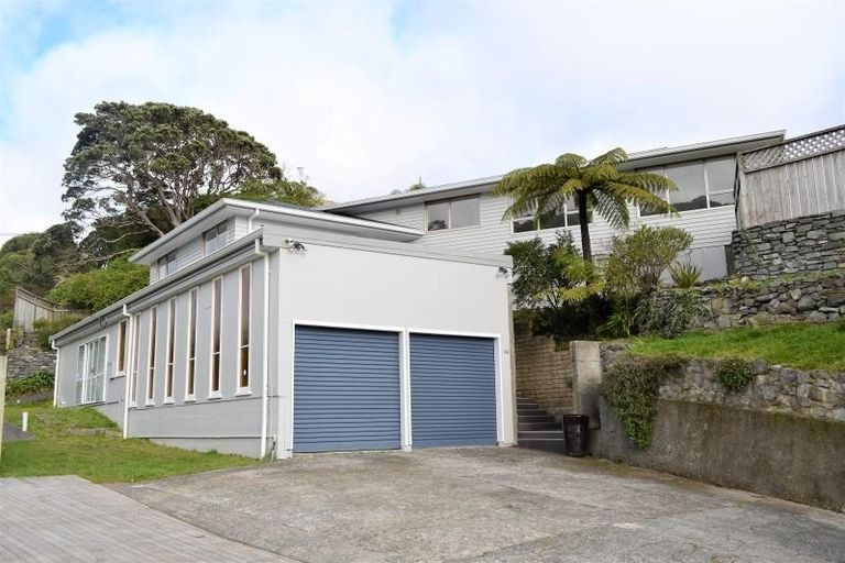 Photo of property in 136 Curtis Street, Northland, Wellington, 6012