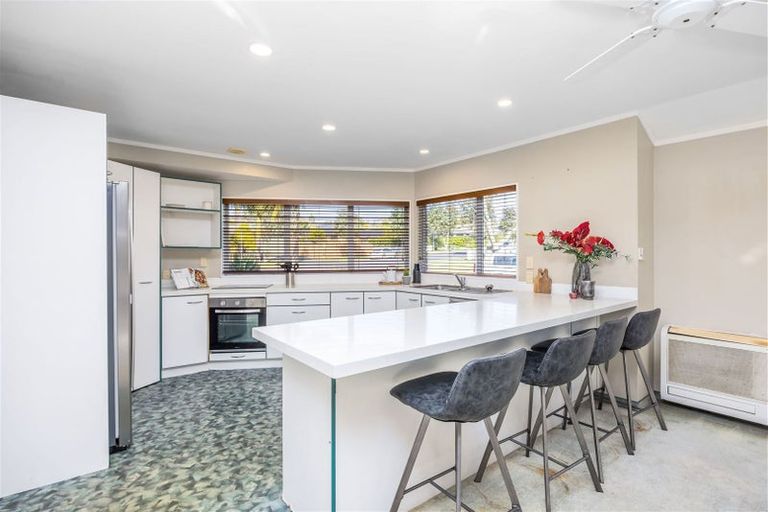 Photo of property in 11 Picasso Drive, West Harbour, Auckland, 0618