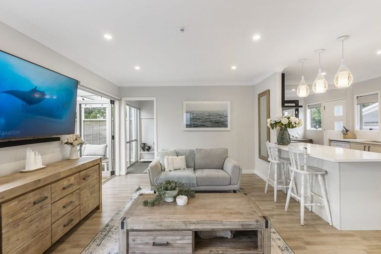 Photo of property in 26 Mirrabooka Avenue, Botany Downs, Auckland, 2010