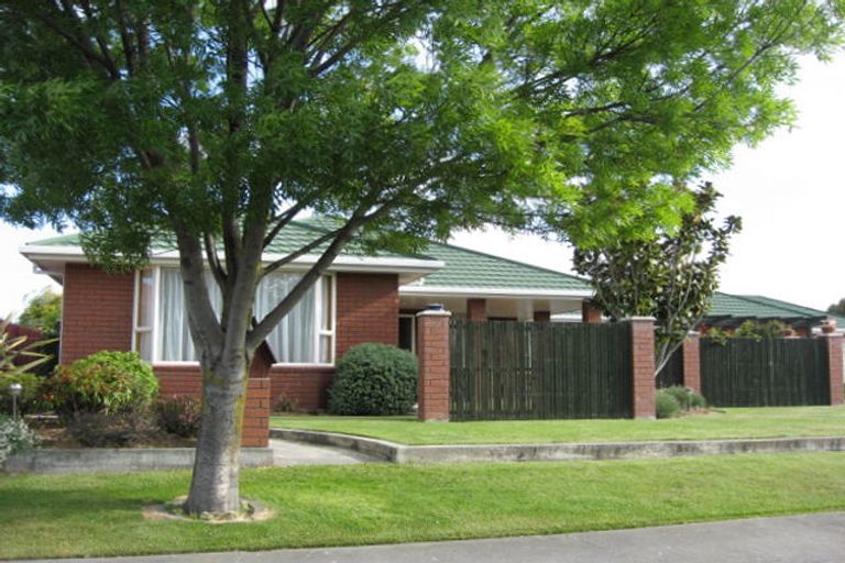 Photo of property in 2 Archer Place, Rangiora, 7400